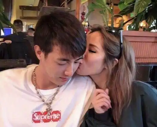 妈系女友还敢爱吗和萧亚轩恋爱压力大,小男友累到吐血