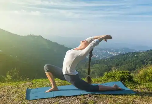 睡前拉筋5分钟等于熟睡两小时,一觉醒来毛孔皱纹都没了