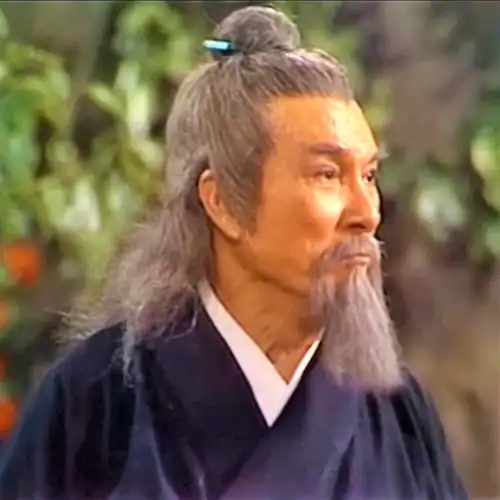 射雕英雄传中,丘处机与裘千仞相比,谁的武功更胜一筹
