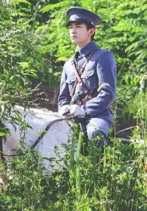 易烊千玺骑马照