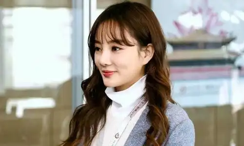 李小璐出租工作室,月租4w引热议,小型2字亮了,网友有钱任性
