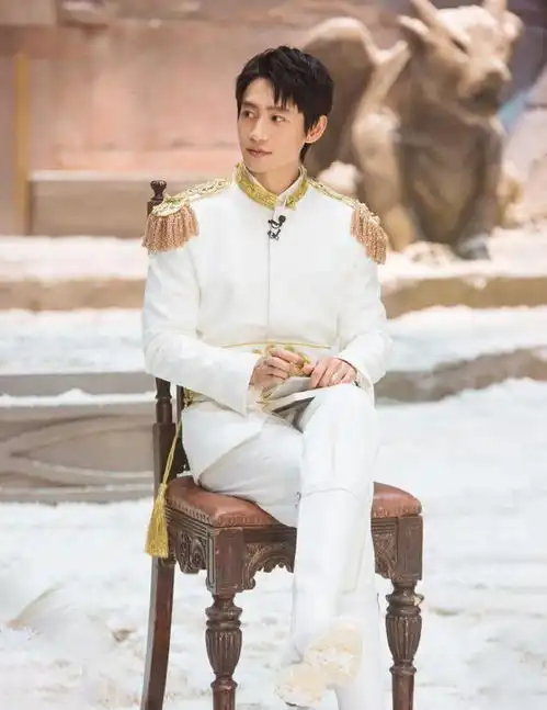 明星大侦探第七季首发剧照张若昀像青蛙王子,大张伟像野人