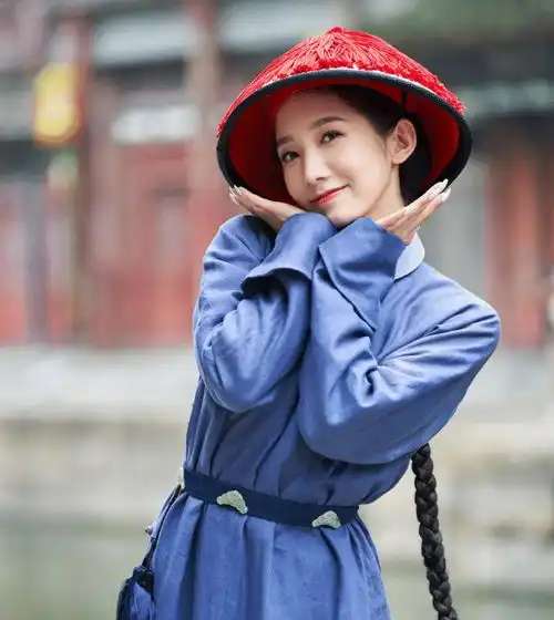 我在颐和园等你晒孟美岐剧照,侍卫造型帅气,脑补了一部剧
