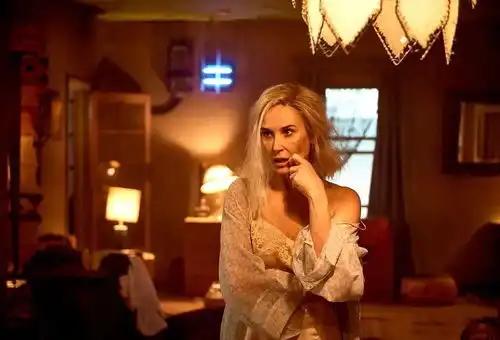 近期尺度最大的科幻美剧,码都不够打