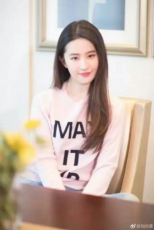 刘亦菲新剧南烟斋笔录曝光新剧照海报写真造型惊艳引关注
