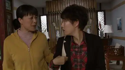 双城生活女儿初次面试,母亲提前为她备好早餐,哪料被女儿嫌弃伦理片