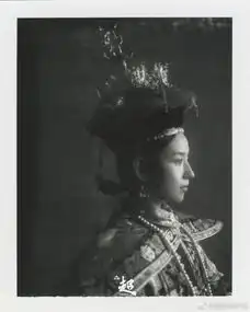 如懿传曝老照片剧照复古风海报有种魂穿大清的感觉