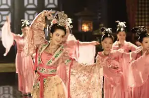 范冰冰饰武则天看明代线装书揭电视剧与历史不符