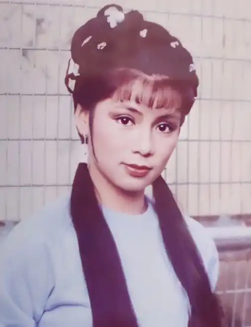 射雕英雄传黄蓉翁美玲去世前,打电话给男友汤镇业,太可惜
