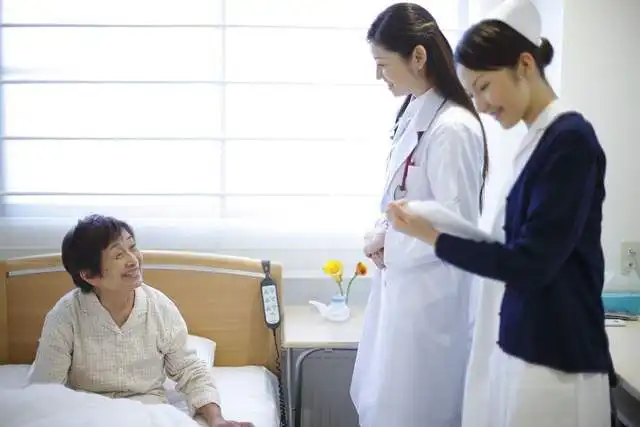 医生和患者不该是仇人你认为医患关系紧张,用什么办法可以解决
