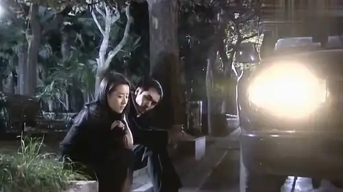 天若有情董洁哭的梨花带雨,方中信用衣袖给她擦眼泪,太甜了
