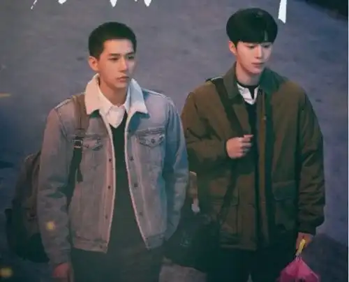 偶像剧情节撒野曝新路透,范丞丞抱紧王安宇画风动人