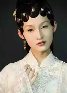 20岁时杨幂给她当配角,26岁成为剧中被强暴专业户,多年不火,如今黄牙公主终于凭演技翻身