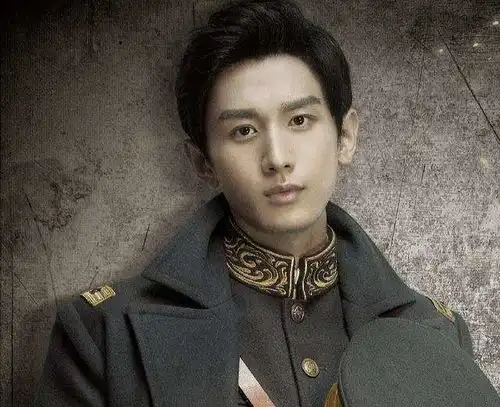 为理想而战的8月男友成毅身材充满诱惑,脸上全是羞涩