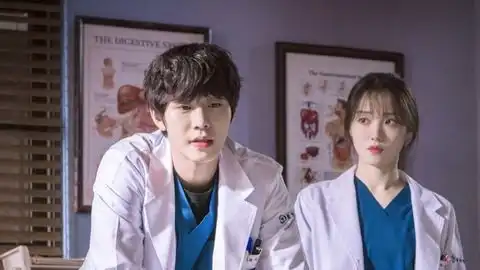 金师傅2结束了,让我们期待一个第三季吧,浪漫医生金师傅真的是一部既温暖又热血的医疗剧呀
