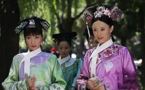 把安陵容引荐给皇上后,甄嬛为何一脸不快,这真是安陵容的悲哀
