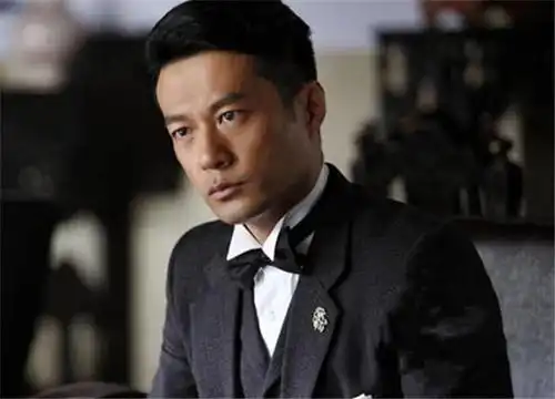 扫黑风暴谭凯,长着耿直脸最先暴露不装了,49岁老帅哥仍单着