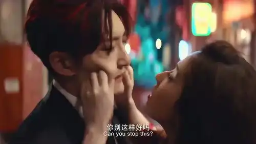 二代妖精刘亦菲前一秒还捏郭京飞脸,下一秒就甩起巴掌,太逗了