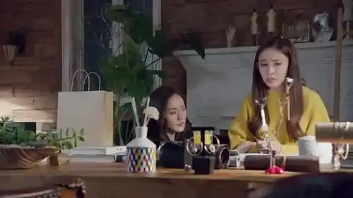 凉生我们可不可以不忧伤姑娘哭着给凉生织围巾,痴情的让人心疼