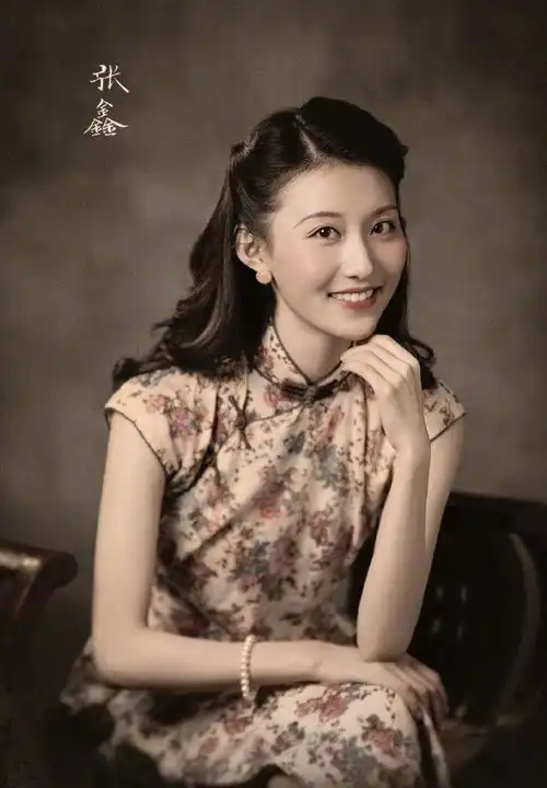 这样唱好美旗袍造型绝了,完全就是老上海画报女郎,惊艳时光
