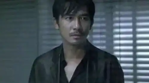 电影无间道陈永仁被开枪打死,死后的神情,这一幕太经典
