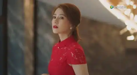 高圆圆一袭红色旗袍造型惊艳网友真的太有气质了