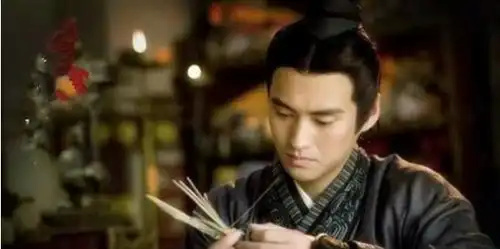 郭圣通带十万兵马帮刘秀打天下,事成后,刘秀为何废了她的后位