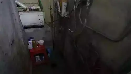 一家五口蜗居40㎡夹缝学区房,上门女婿睡折叠床,竟然还生二胎