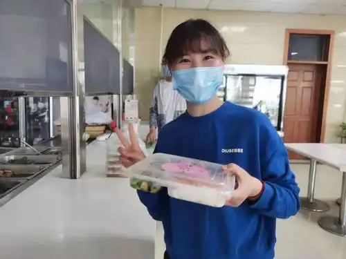 商丘市立医院庆祝5.12国际护士节系列活动爱心午餐致敬白衣天使
