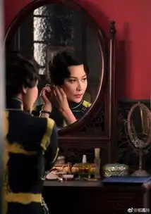 刘嘉玲晒半生缘剧照对镜梳妆美如画
