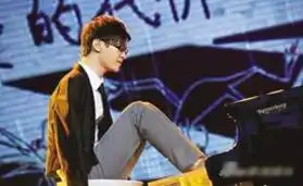 10分图一无臂钢琴师刘伟2010年中国达人秀冠军2011年度感动中国人物n
