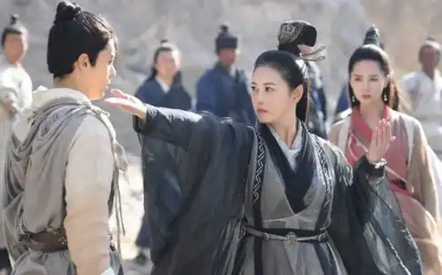 倚天屠龙记新版预告,赵敏回眸一笑,周芷若指甲都黑化了
