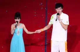 孙杨伦敦奥运勇夺两金携谋女郎周冬雨拍写真11