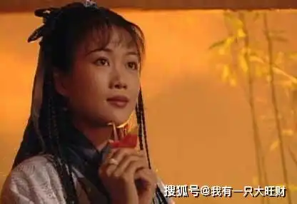 圆月弯刀丁鹏爱上了青青,但黄花树下的秦可情始终是他的执念
