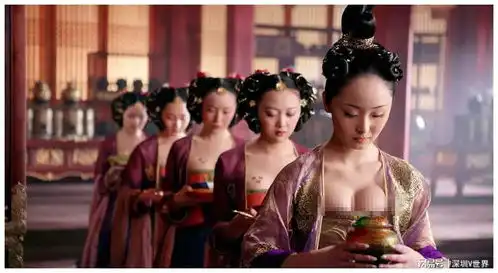 14年前的满城尽带黄金甲,尺度过大,观众都不敢正眼看女演员
