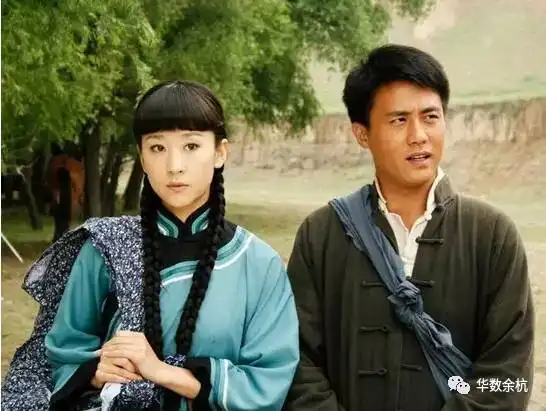 16岁走红,被冯小刚力捧,曾与罗晋谈起姐弟恋如今嫁大21岁的百亿富豪,幸福满满
