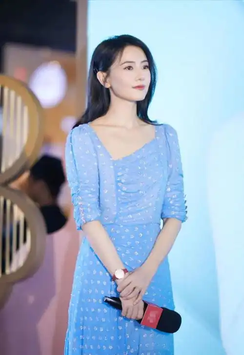 高圆圆与刘德华跳舞照曝光高圆圆穿烂大街背心超美,这颜值绝杀
