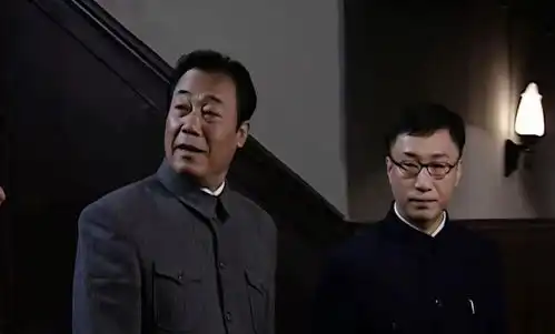 潜伏里的吴站长,曾为妻子息影12年,如今61岁却意外走红
