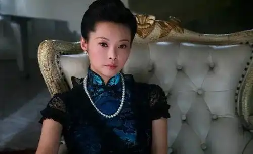 旗袍相遇翡翠,才有了最美的情缘