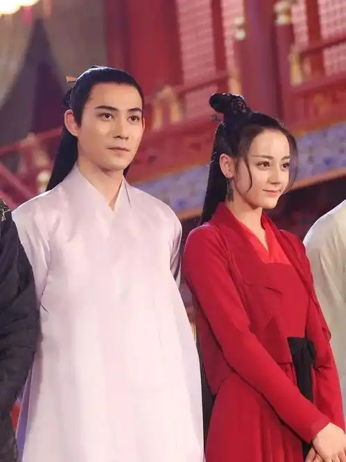 狗粮热巴周渝民咬耳杀让人老脸一红原来她用淡妆也能撩汉