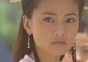 周冬雨粗腿变细,刘亦菲溜肩变平,看女星如何避短
