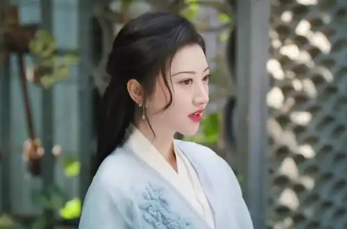 景甜新剧将播,搭戏高颜值男主演绎国民剧,妆容打扮不输司藤