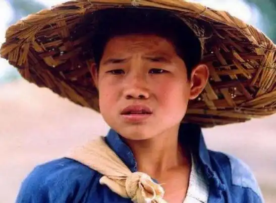 嘎子哥并没有过气,看一看他的座驾,就知道他有多么成功