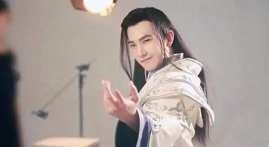 尖叫之夜吴亦凡赵丽颖pk星光大赏杨幂杨洋,谁是王中王
