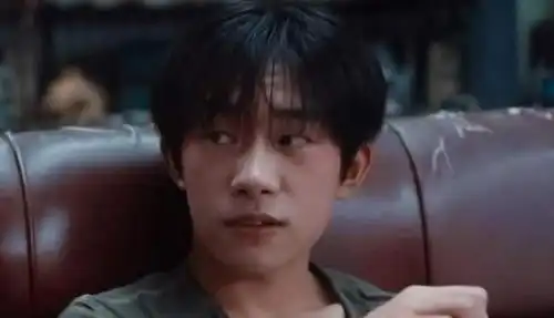 易烊千玺有多敬业继少年的你后再次为艺术献身,尝试光头造型