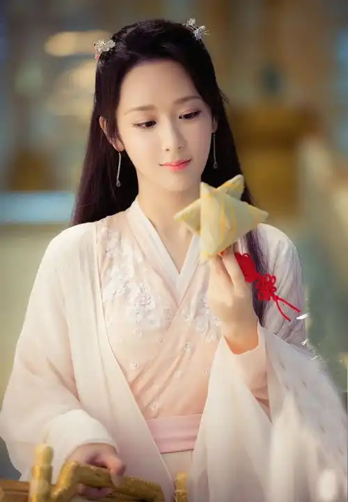 杨紫穿古装有气质,吴亦凡古装造型儒雅,青簪行路透曝光二人
