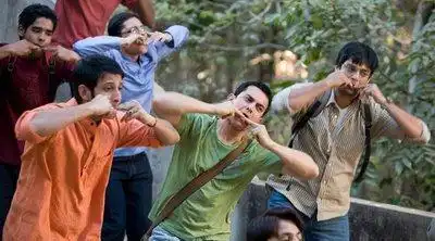 反映社会现实,在三傻大闹宝莱坞中,对教育有自己独特的看法