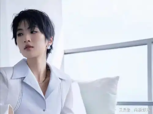 猎冰之后,姚安娜携手辛芷蕾白客共谱新篇,仁心俱乐部开机

