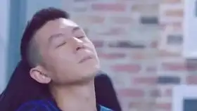 头文字d100多辆跑车用于拍摄,为了拍整部车剧组装了一条金属臂