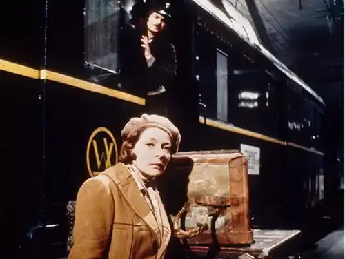 浮夸有理,人性回归阿加莎经典罪案奇葩翻拍
